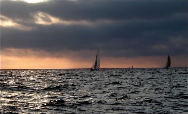 Som - sailboats in wind.jpg