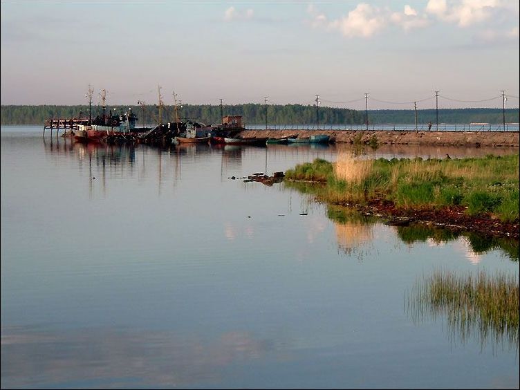 Som - still water with boats in the background.jpg